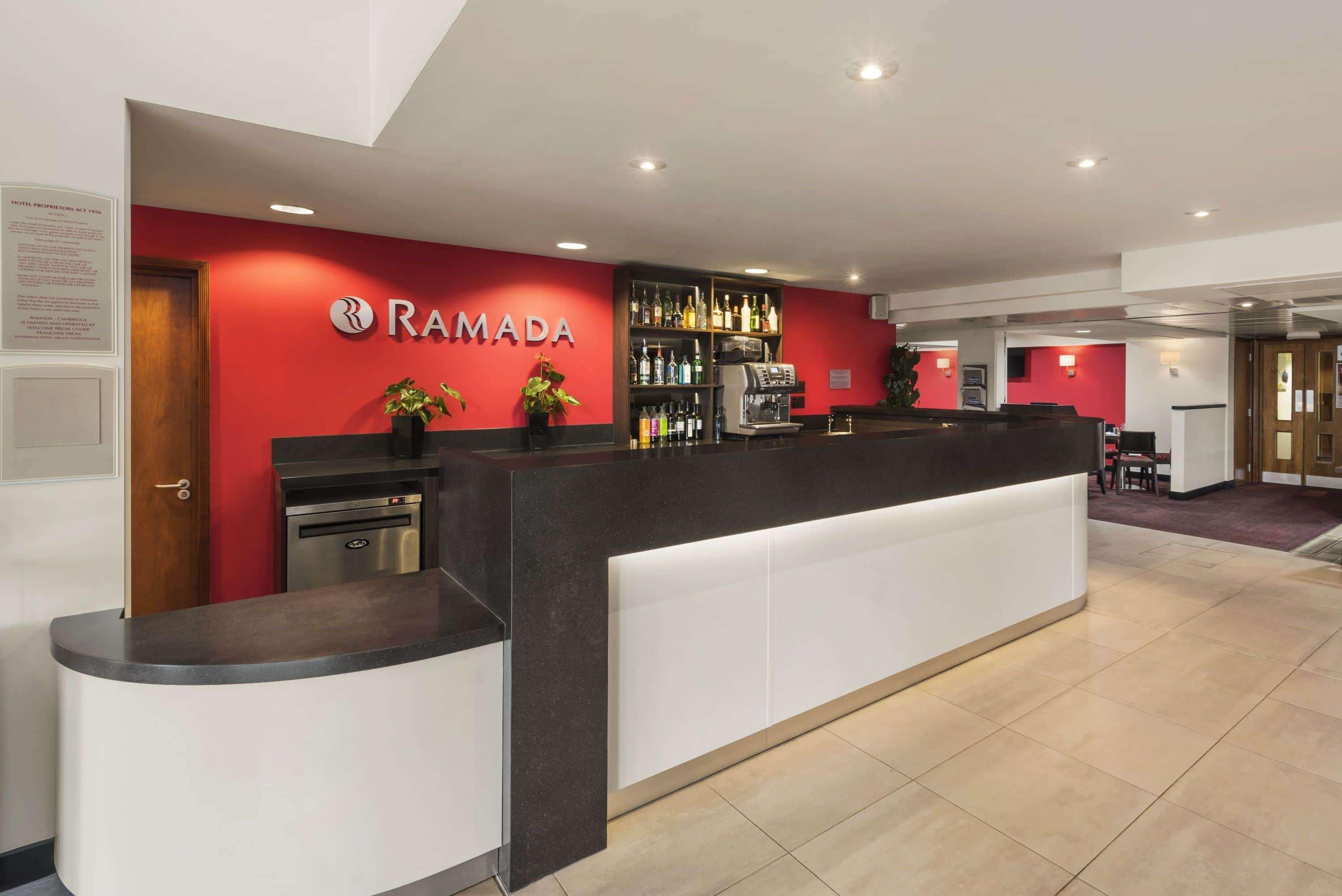 Ramada By Wyndham Cambridge Hotel Fen Drayton Exterior photo